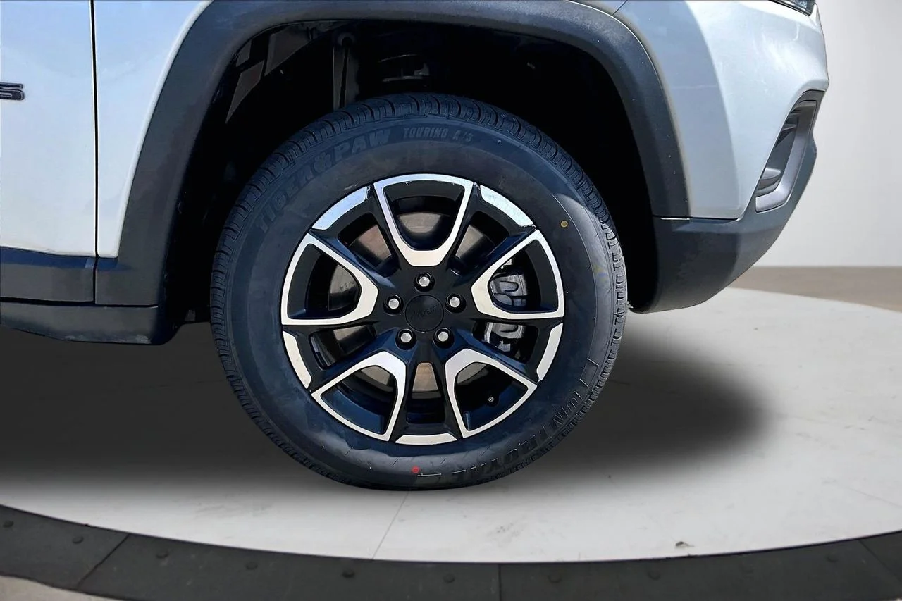 Used 2024 Silver Jeep Trailhawk image 30