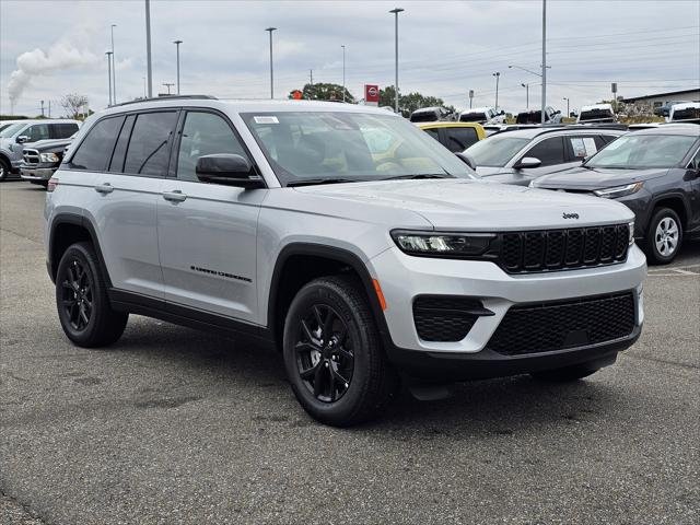 New 2025 Silver Zynith Exterior Paint Jeep Altitude X image 5