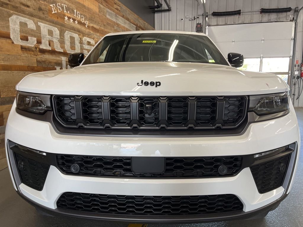 New 2026 Bright White Clear-Coat Exterior Paint Jeep Limited image 7