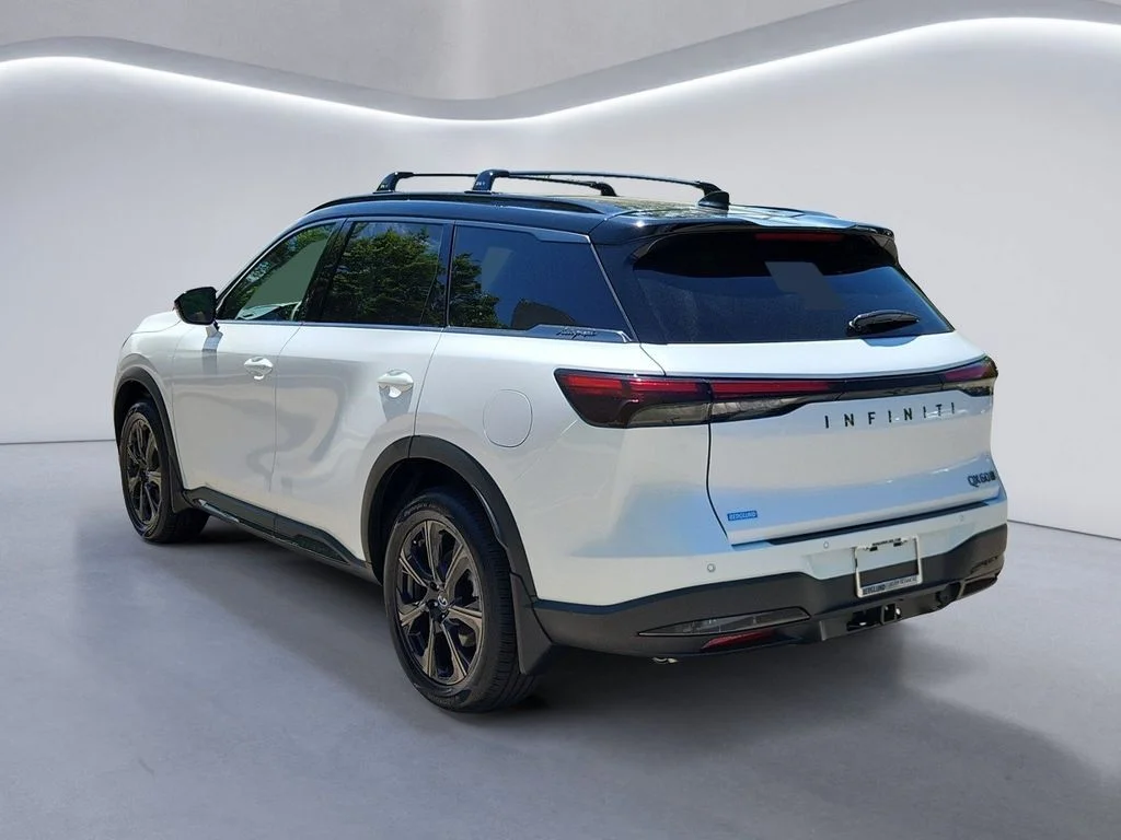 New 2027 2T RAD WHT INFINITI Autograph AWD image 5