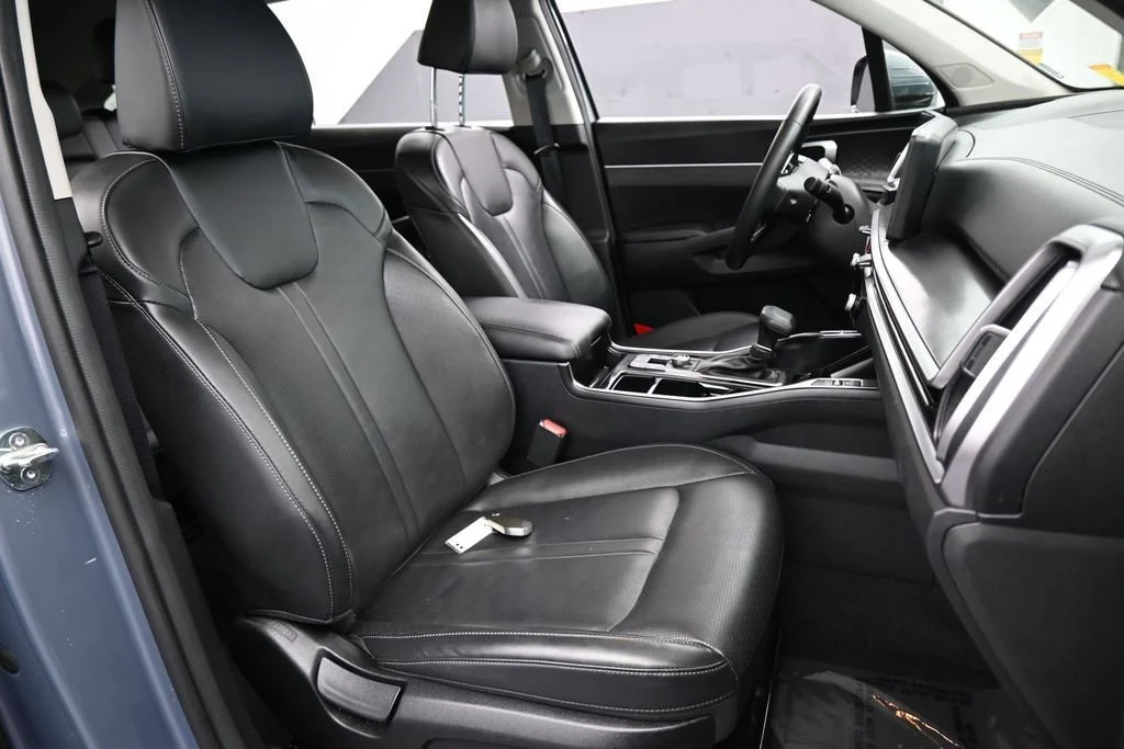Used 2025 Silver Kia S image 46