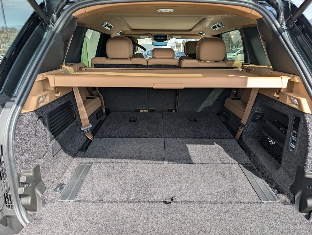 New 2026 Belgravia Green Land Rover SE image 29