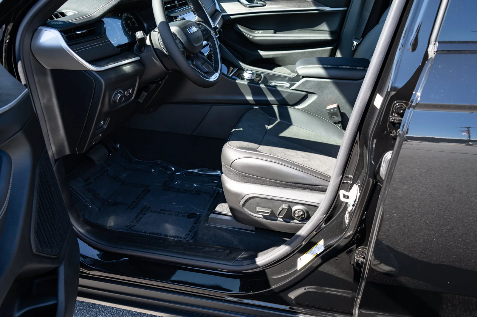 New 2027 High-Gloss Black Paint Jeep Altitude image 18