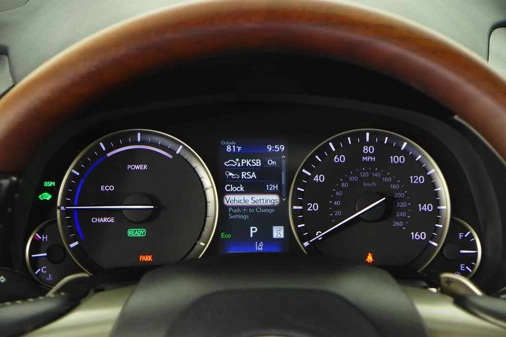 Used 2020 White Lexus 450h image 28