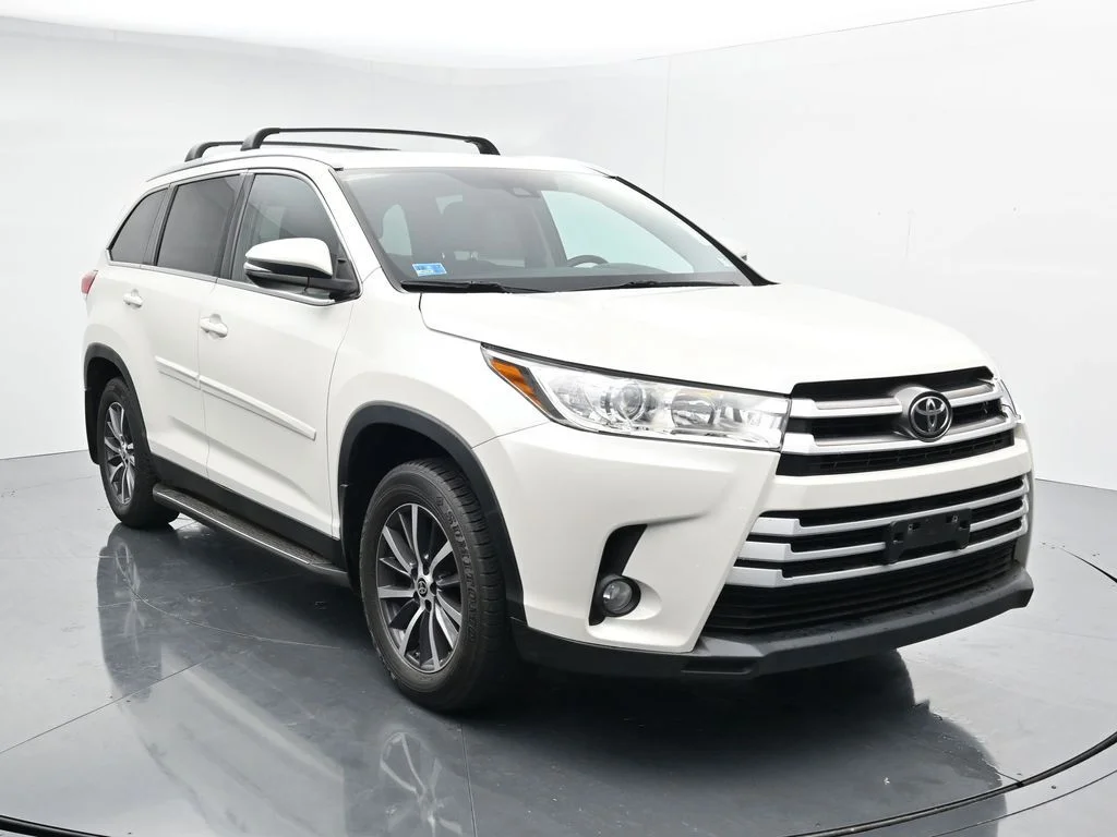 Used 2019 White Toyota XLE image 2