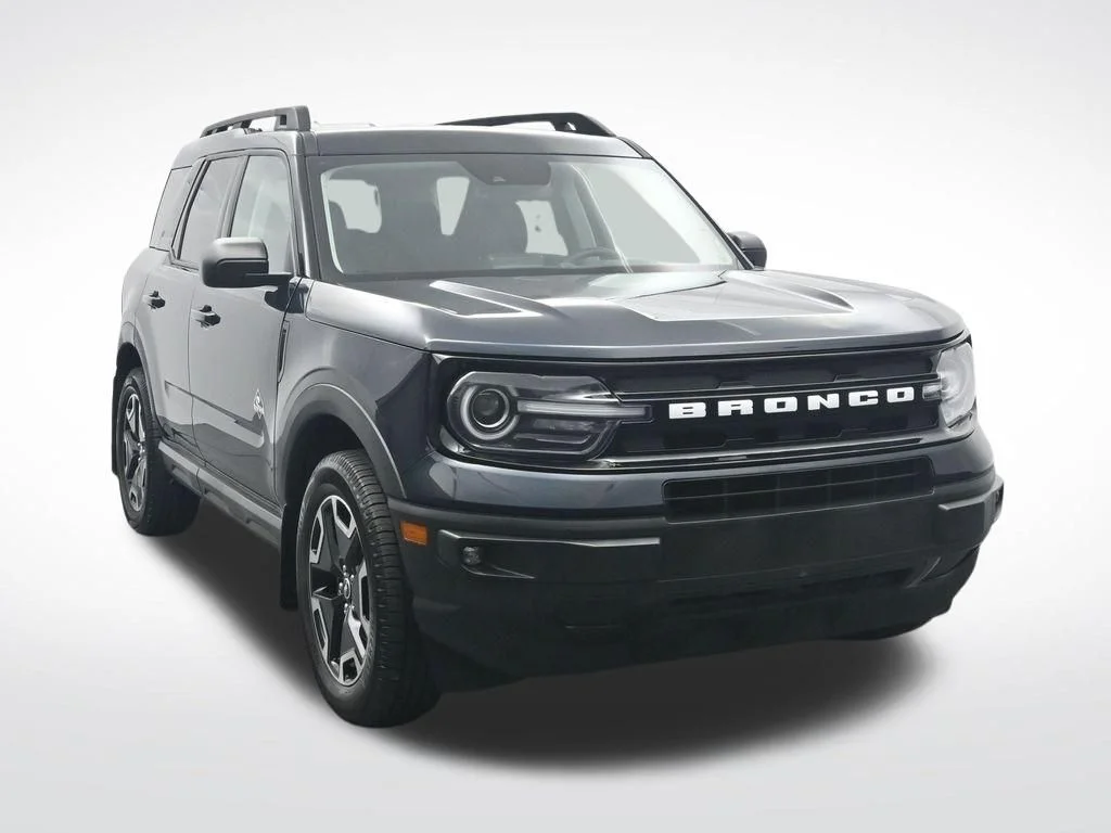 Used 2022 Blue Metallic Ford Outer Banks image 3