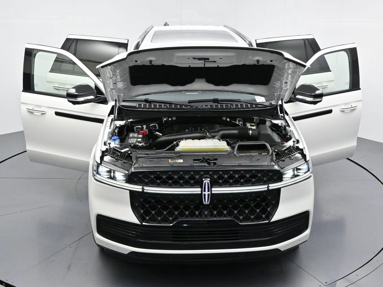Used 2026 Pristine White Metallic Tri-coat Lincoln Reserve image 45