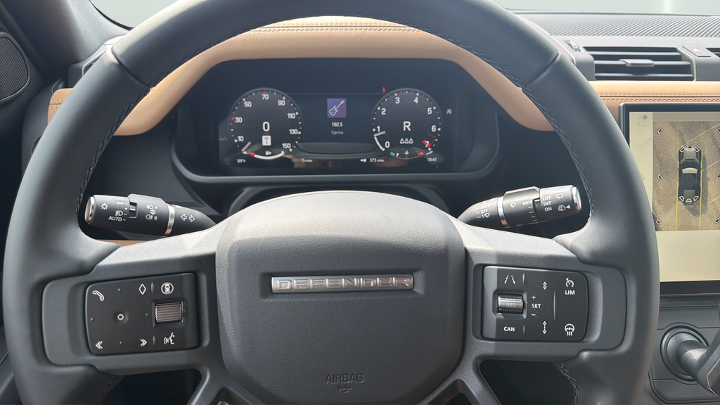 New 2026 Santorini Black Land Rover X-Dynamic SE image 23