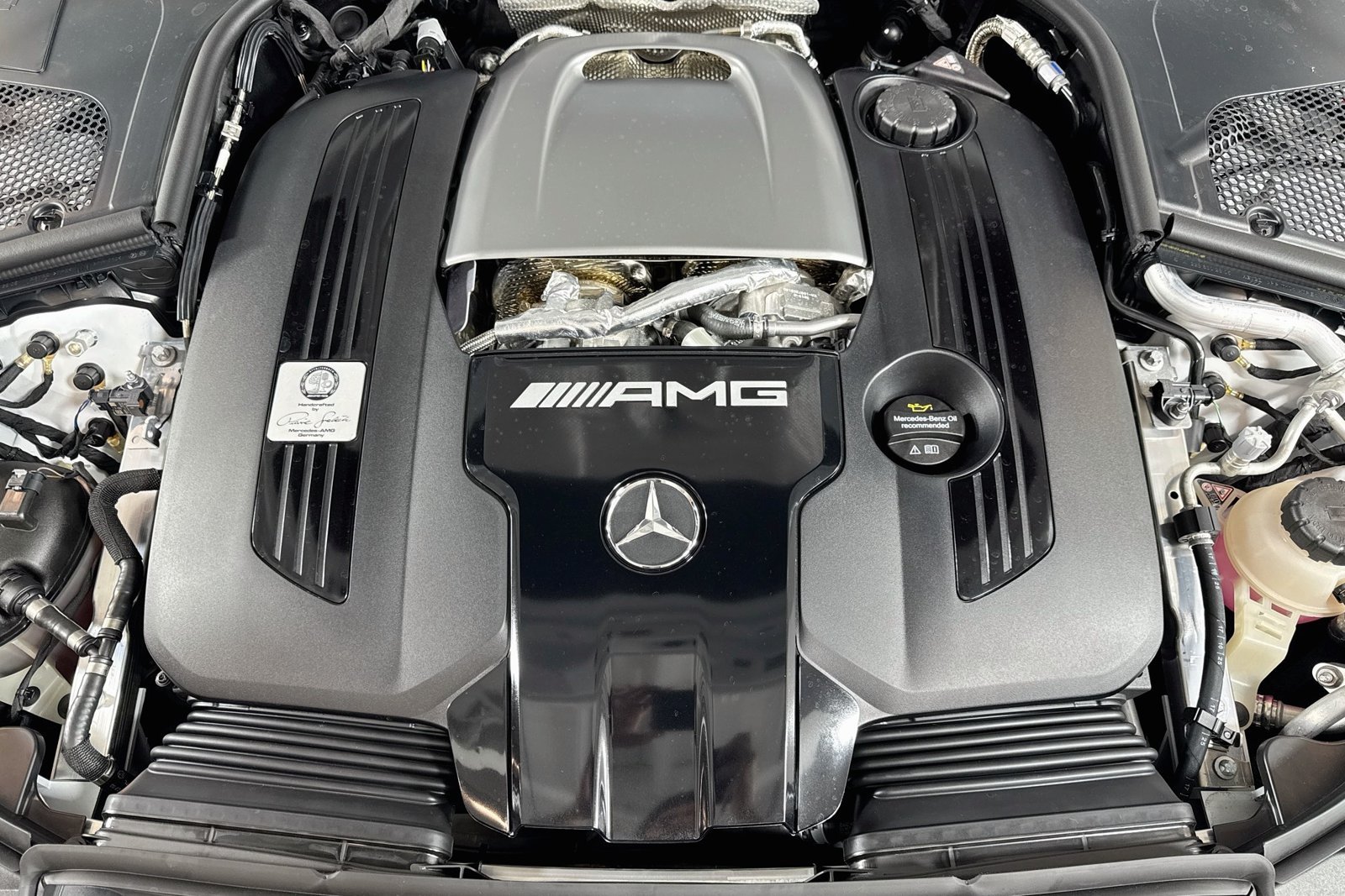 New 2026 MANUFAKTUR Moonlight White Magno Mercedes-Benz AMG® S 63 E image 28