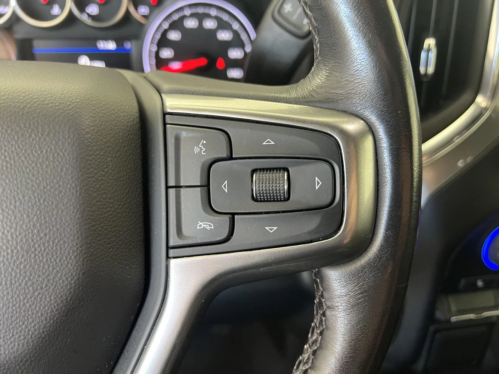 Used 2022 SHADOW GRAY METALLIC Chevrolet LT image 11