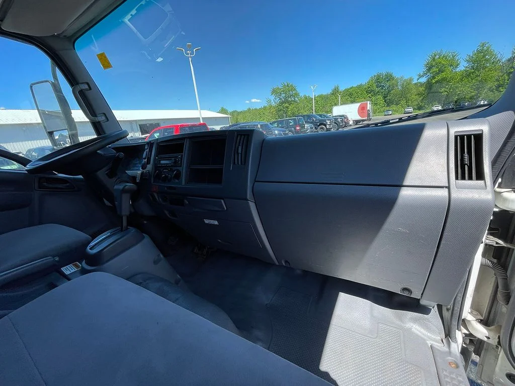 Used 2021 White Isuzu  image 24
