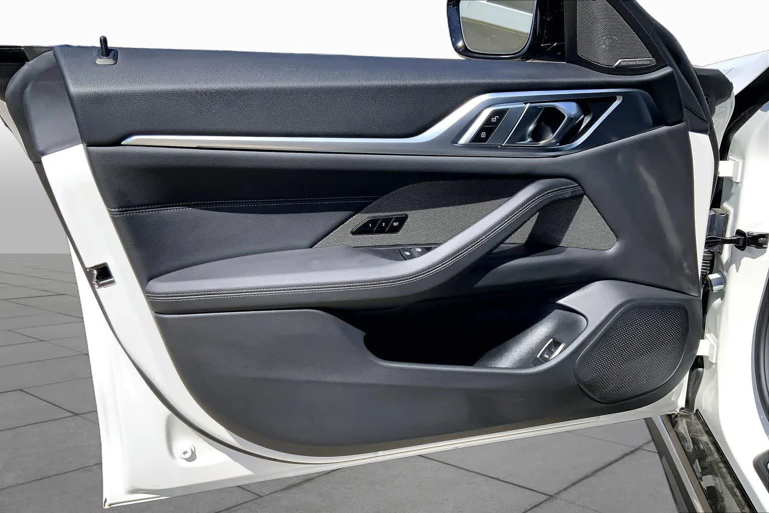 New 2026 Alpine White BMW xDrive40 image 10