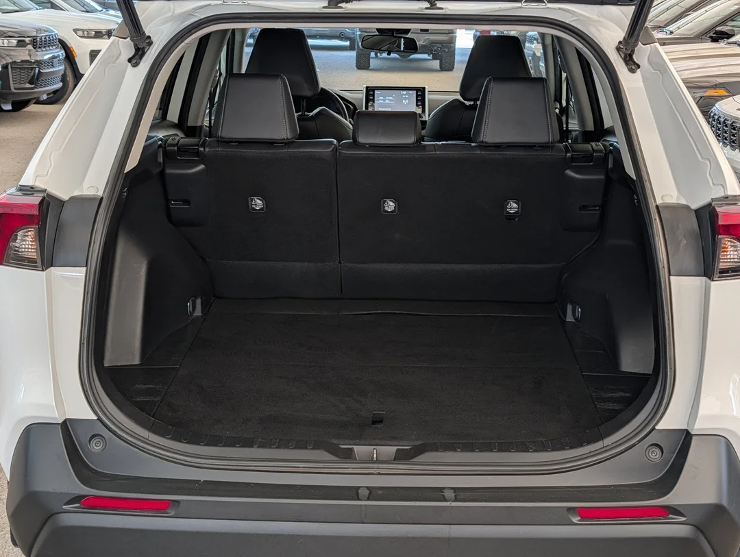 Certified Used 2019  Toyota XLE - - AWD - Leather - Sunroof - Power Liftgate - CarPlay - Safety Sense 2.0 & More! image 29