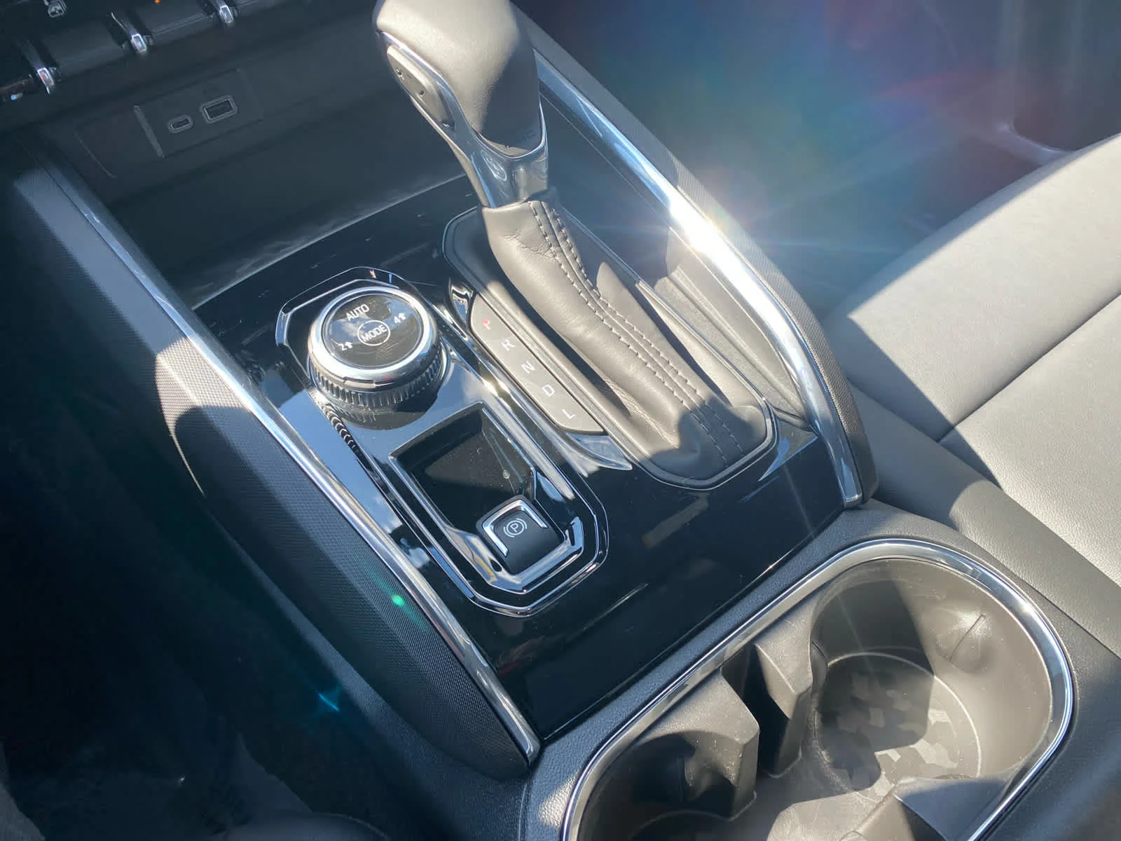 New 2026 Sterling Metallic GMC Elevation image 19