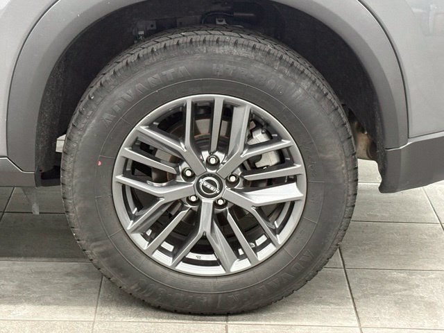 Used 2024 Gray Nissan S image 7