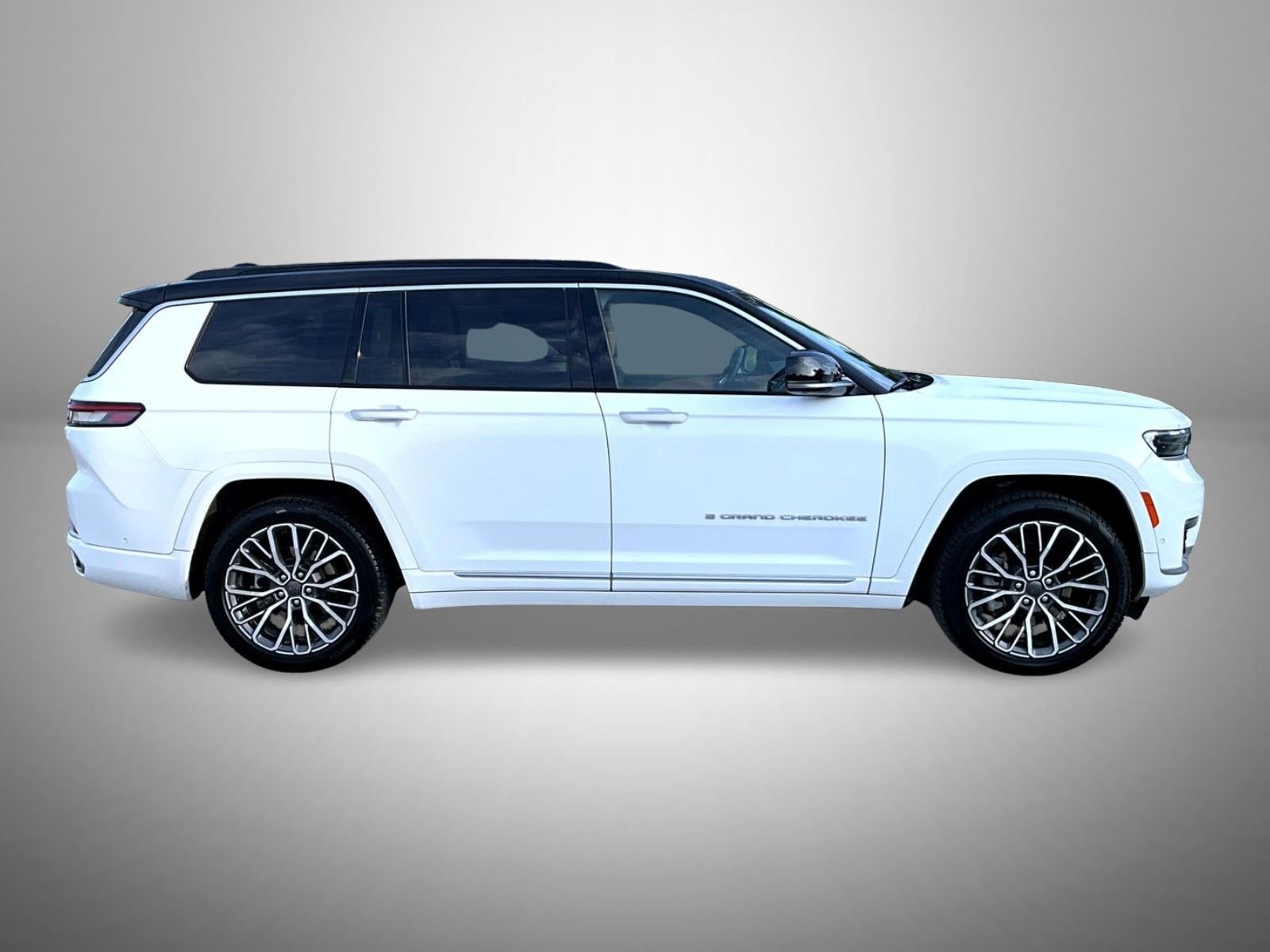 Used 2025 White Jeep Summit image 4