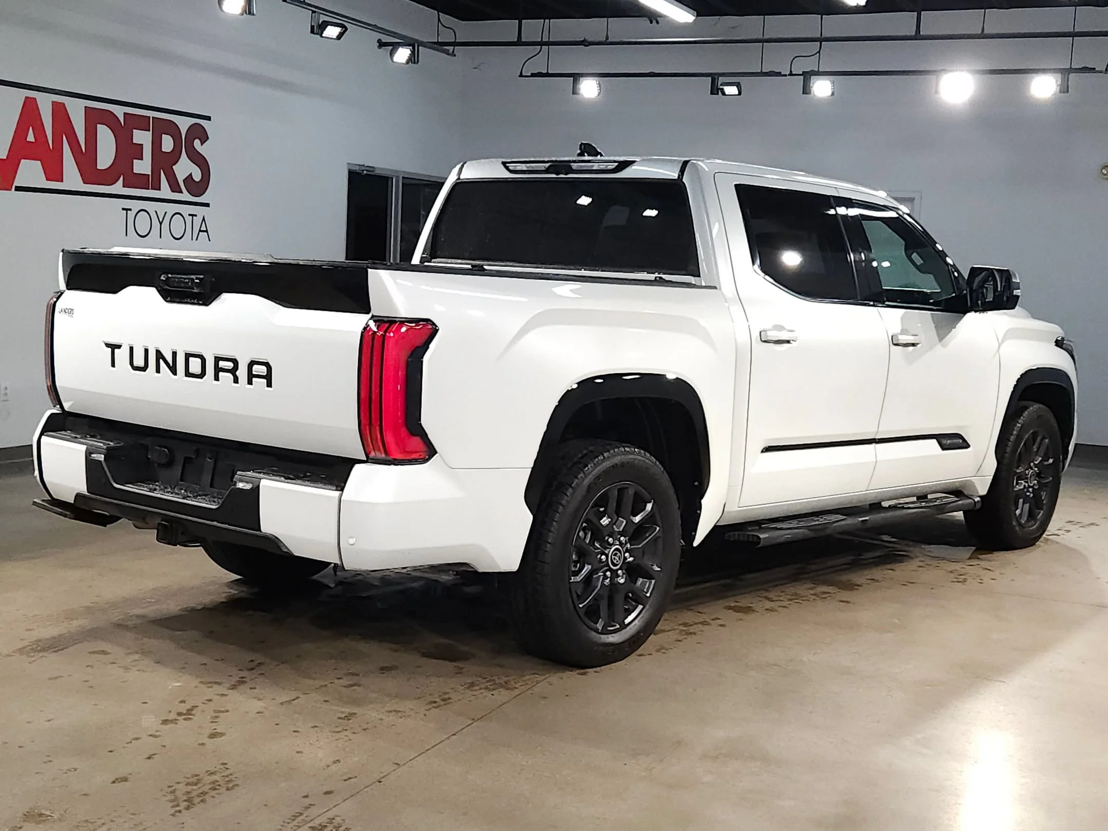 Used 2022 Wind Chill Pearl Toyota Platinum image 7