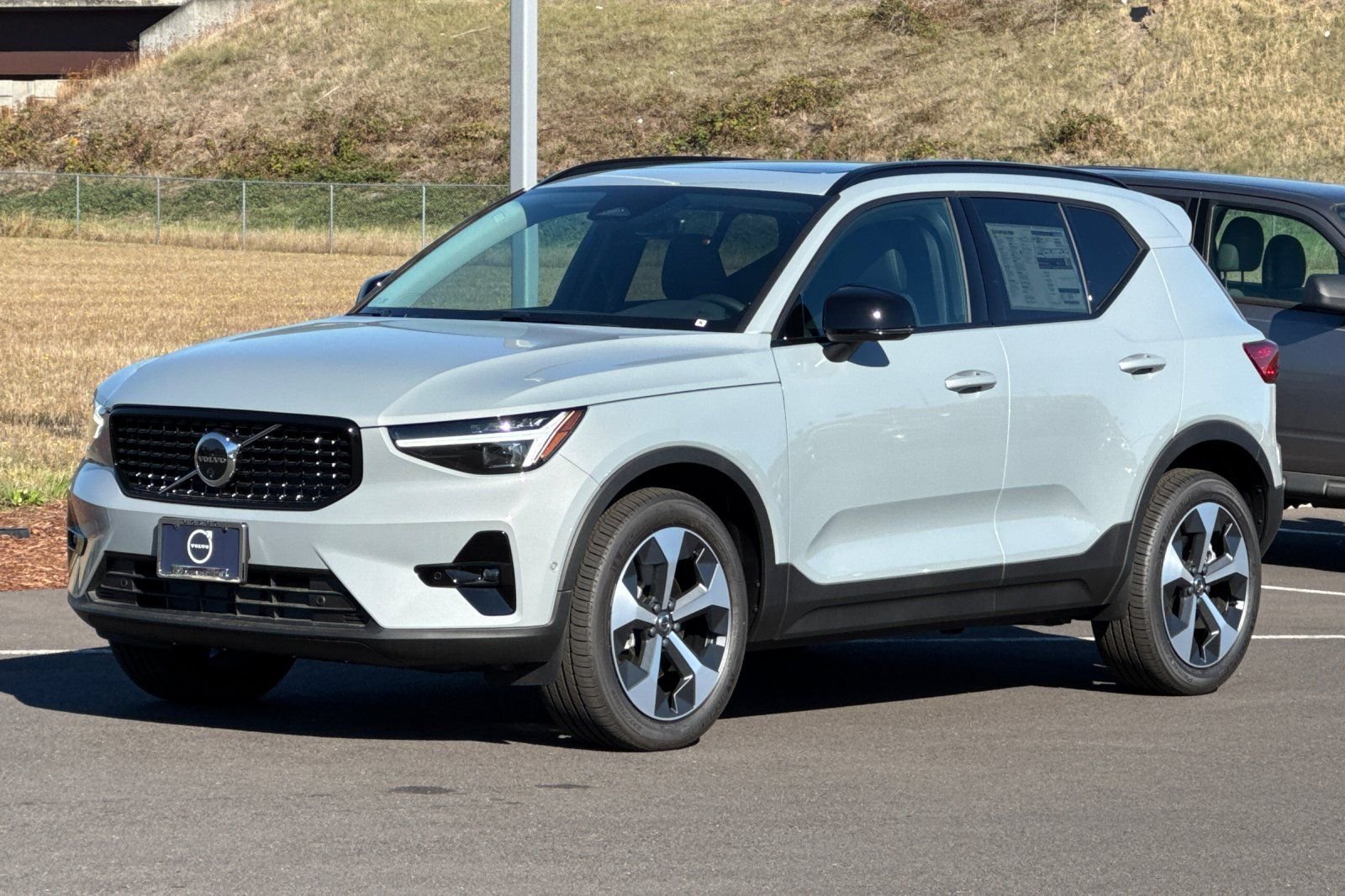 2026 Volvo XC40 Plus - Photo 7
