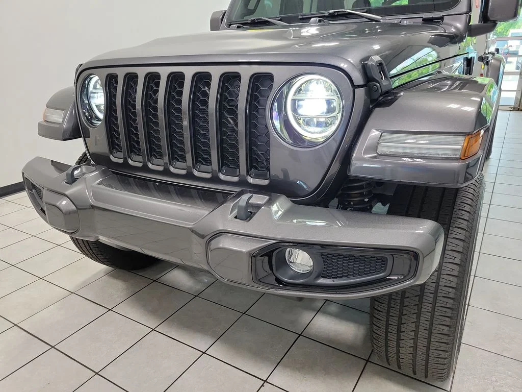 Used 2021 Gray Jeep High Altitude image 26