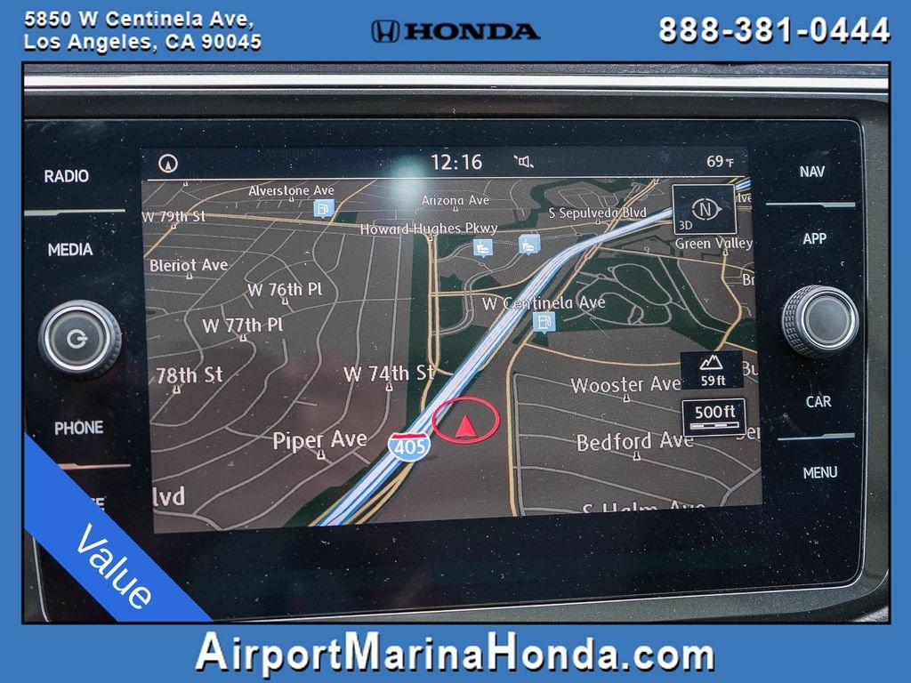 Used 2018 Pearl Metallic Volkswagen 2.0T SEL image 15
