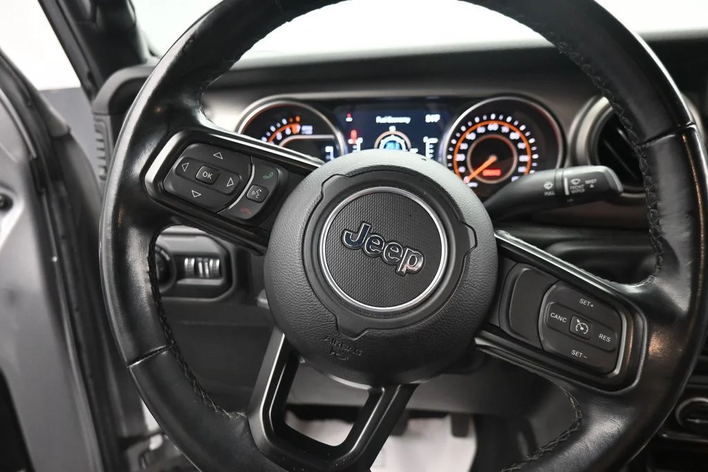 Used 2020 Silver Jeep Sport image 20