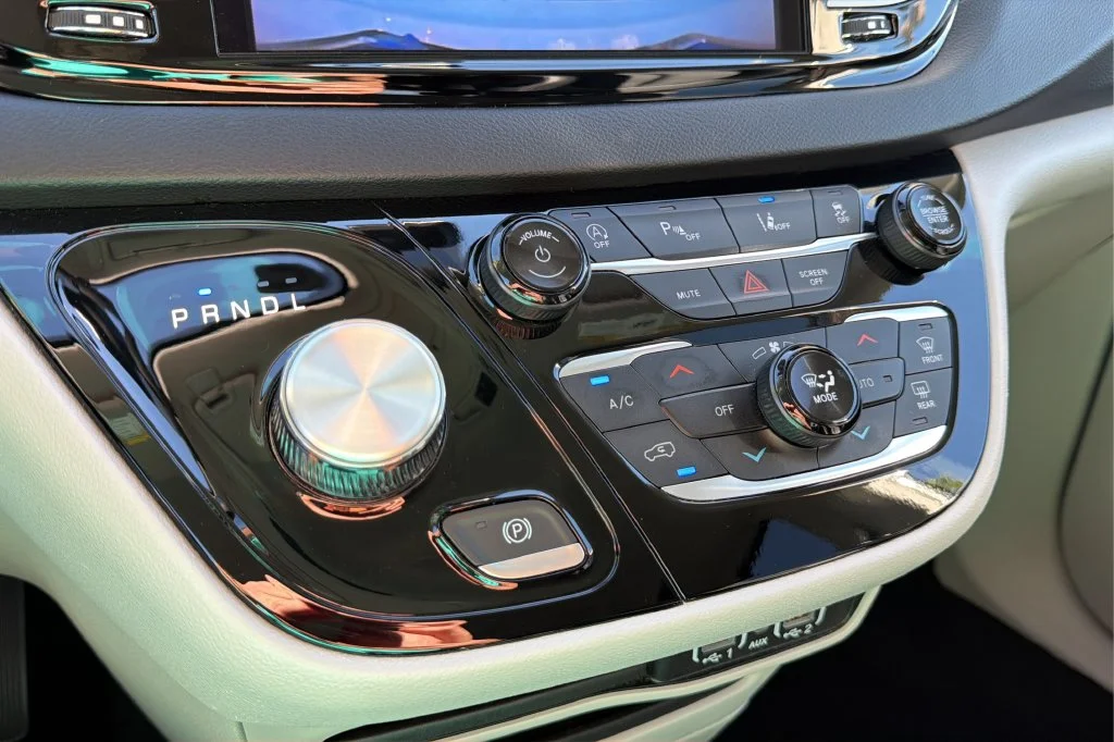 Used 2024 White Chrysler Touring L image 29