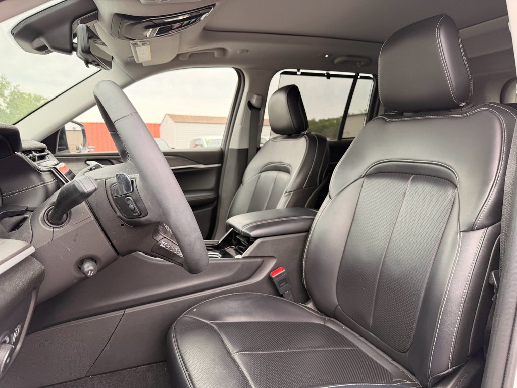 Used 2023 Bright White Clearcoat Jeep Limited image 5