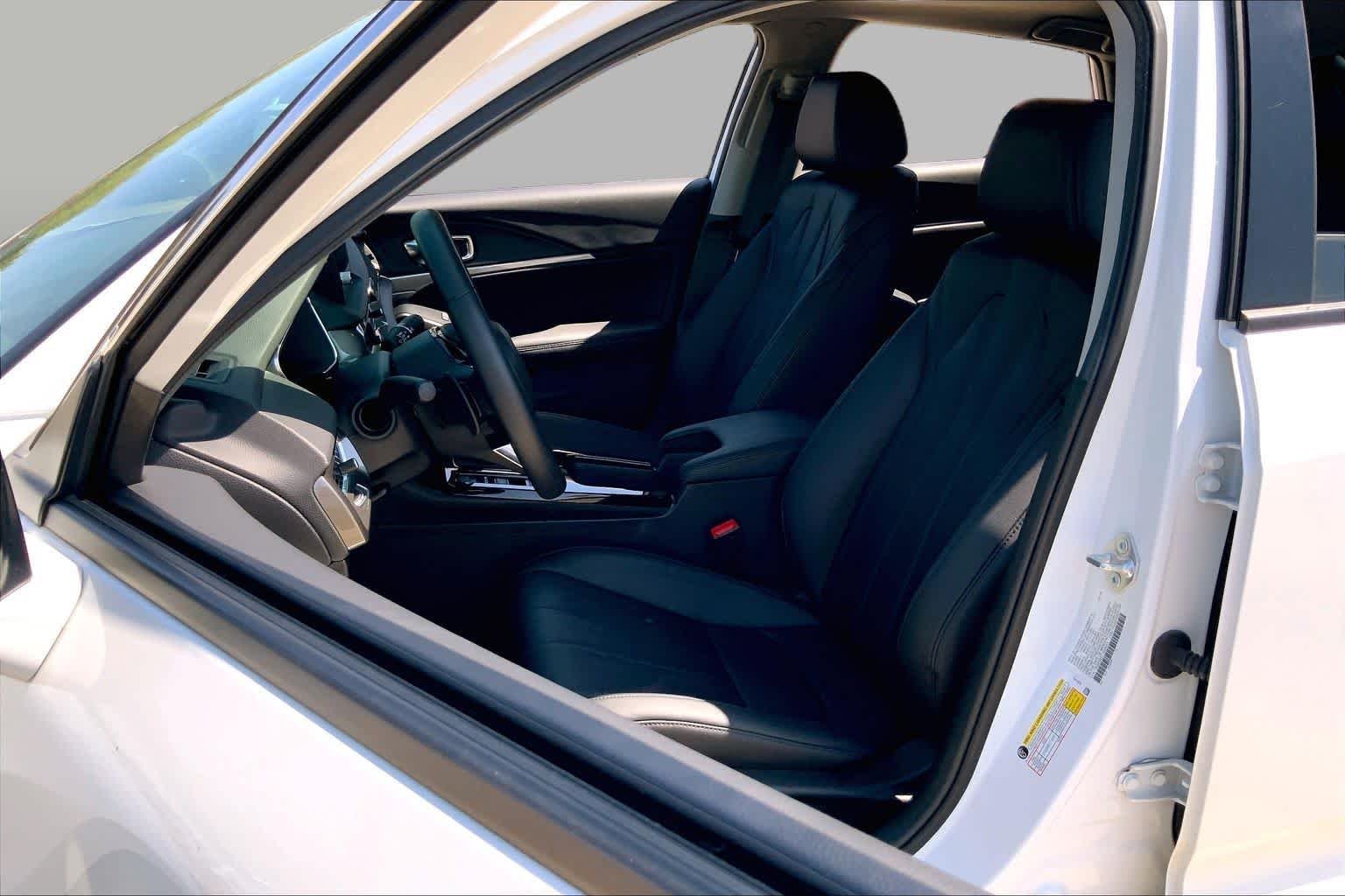 Used 2026 Platinum White Pearl Acura  image 8
