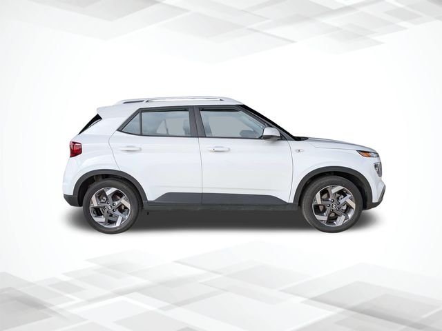 Used 2025 White Hyundai SEL image 3
