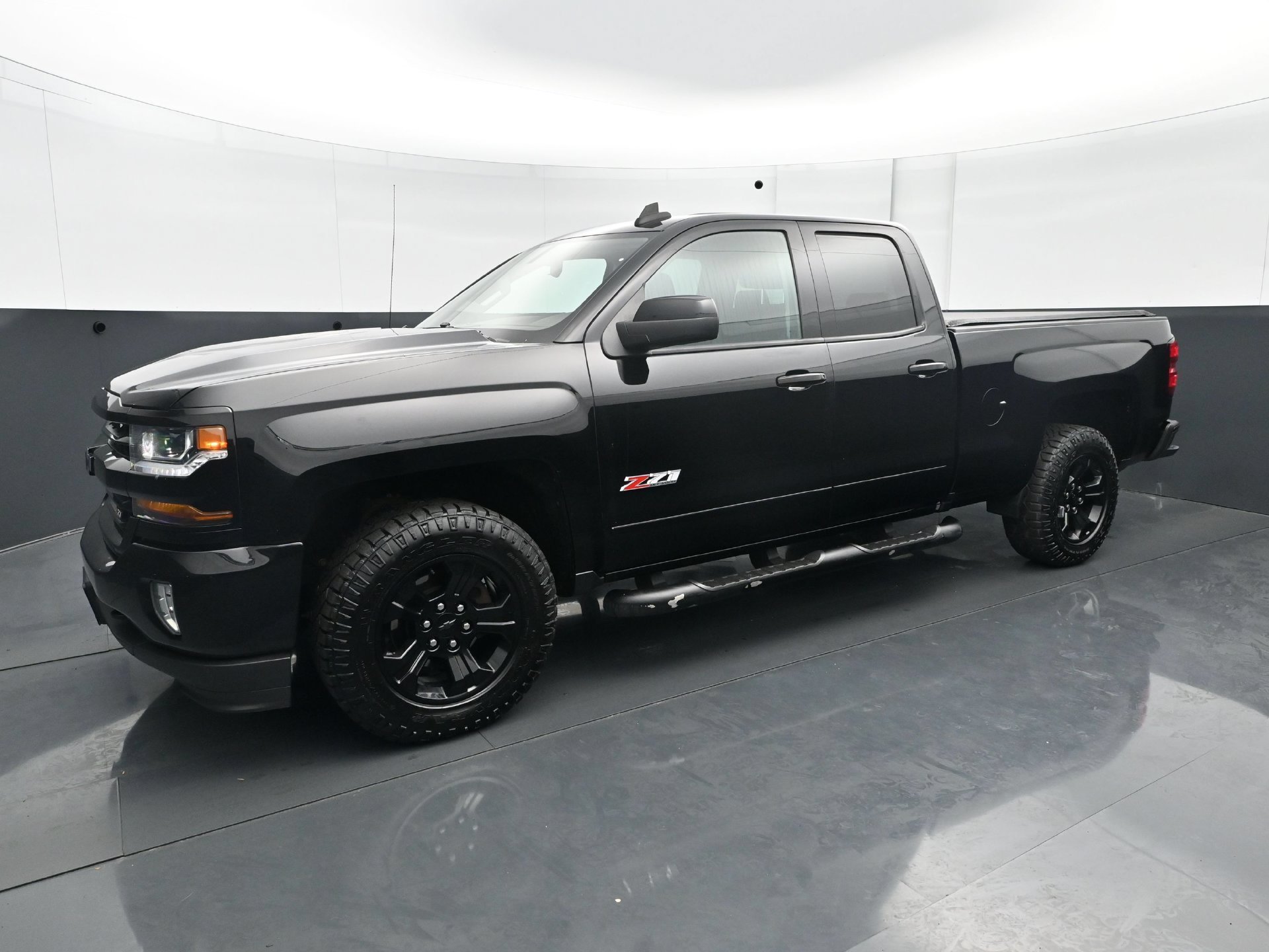 Used 2018 Chevrolet Silverado 1500 LT Z71 with VIN 1GCVKREC7JZ237086 for sale in White Bear Lake, Minnesota