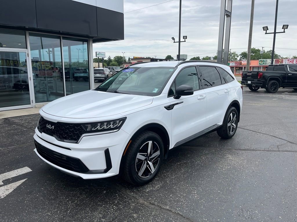 Used 2022 White Kia S image 5