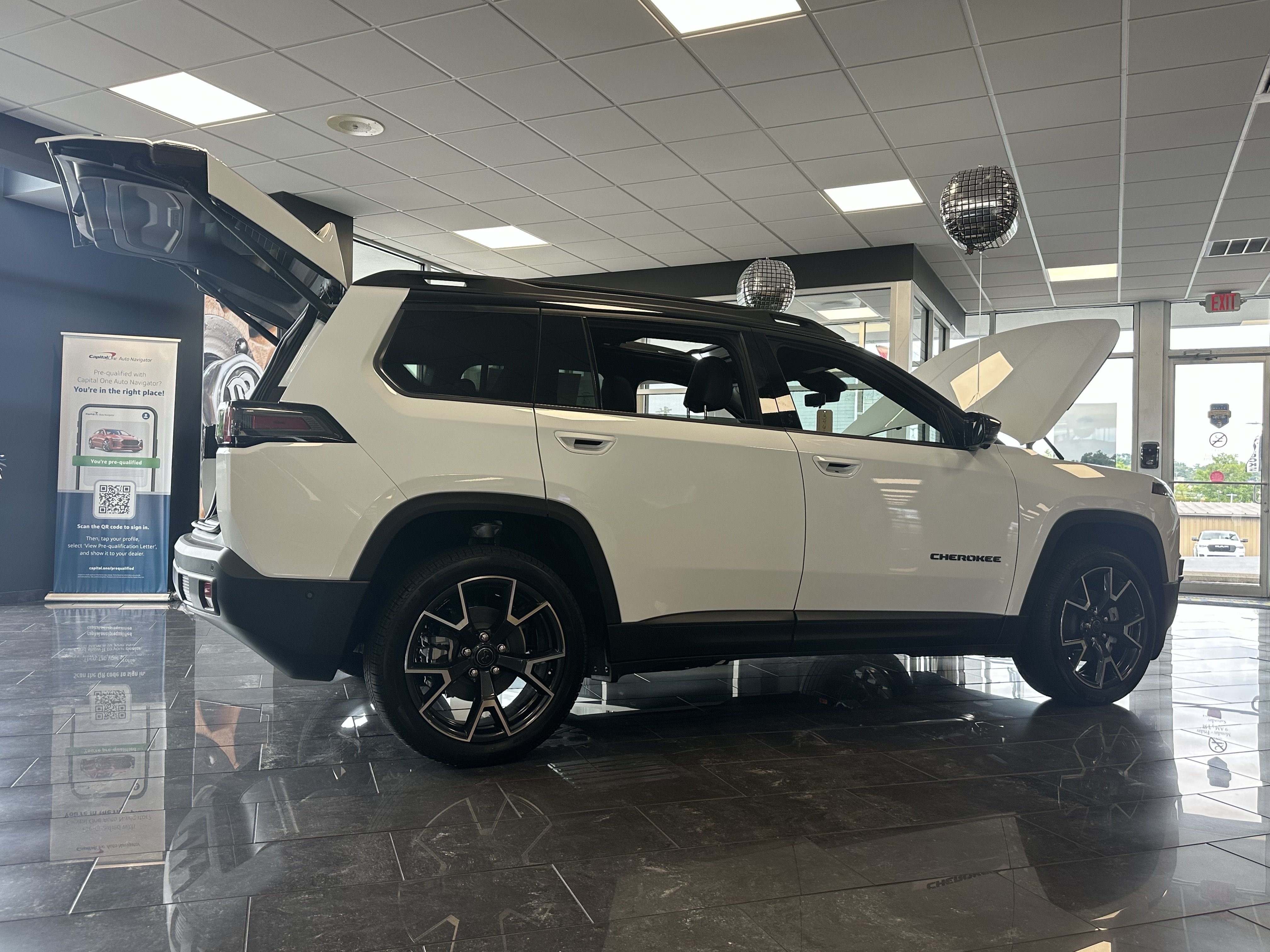 New 2026 Bright White Clear-Coat Exterior Paint Jeep Overland image 5