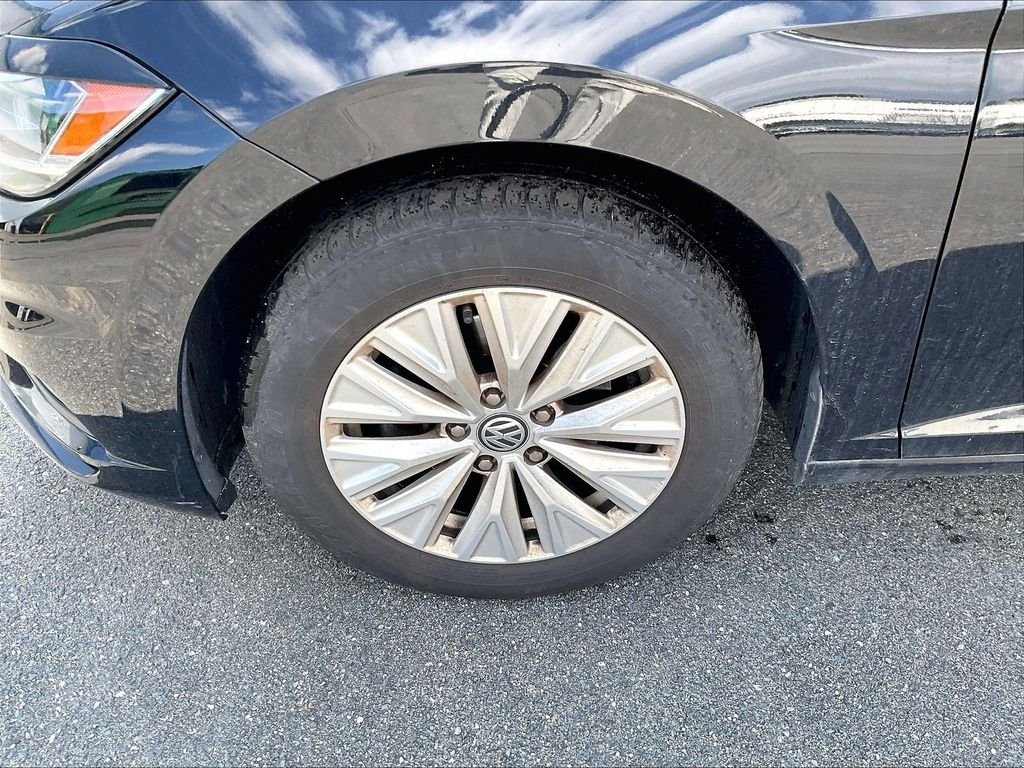 Used 2019 Black Uni Volkswagen 1.4T S image 4