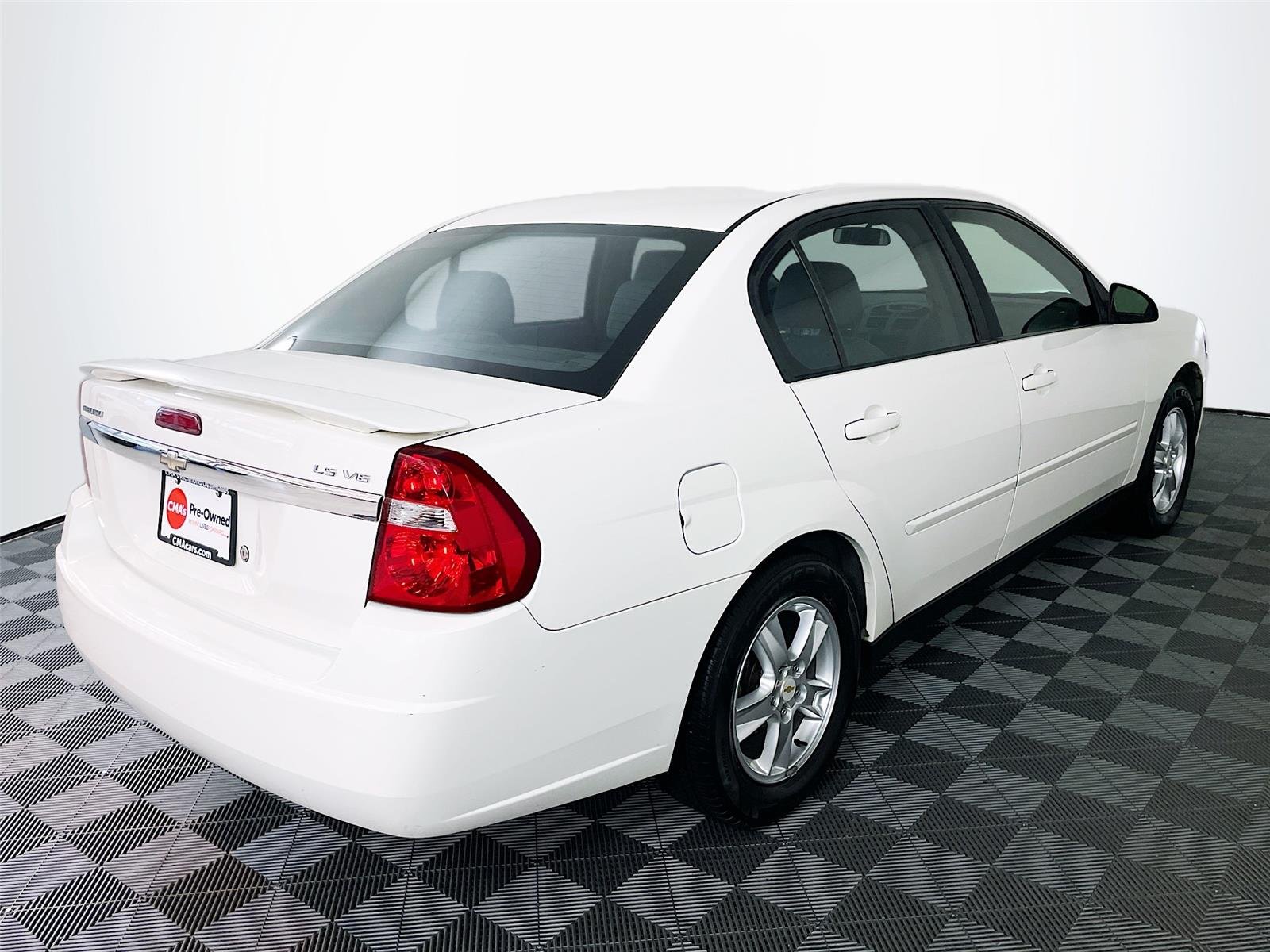 Used 2005 White Chevrolet LS image 9