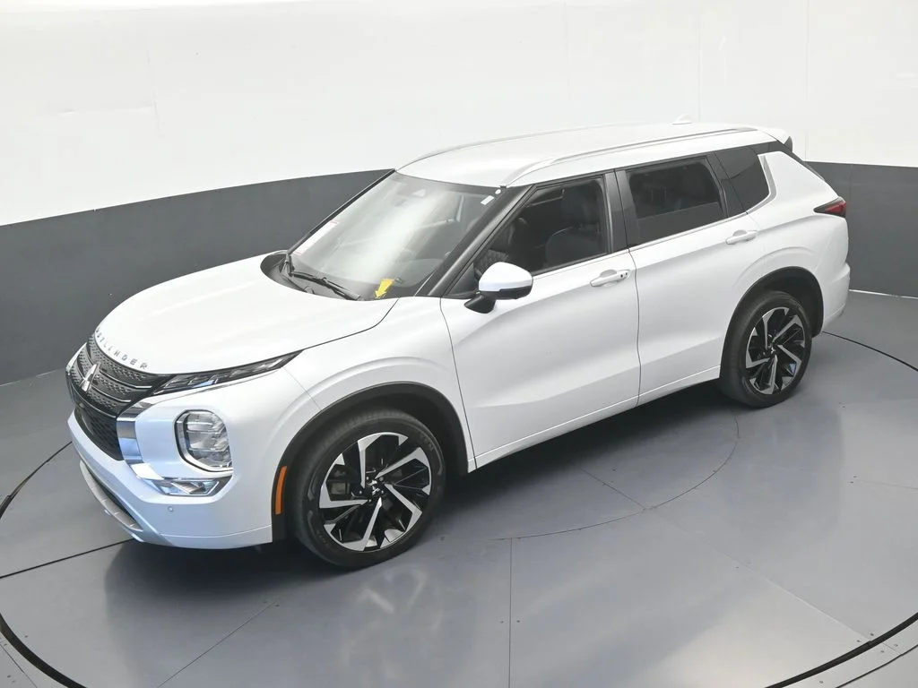 Used 2024 White Mitsubishi SEL image 51