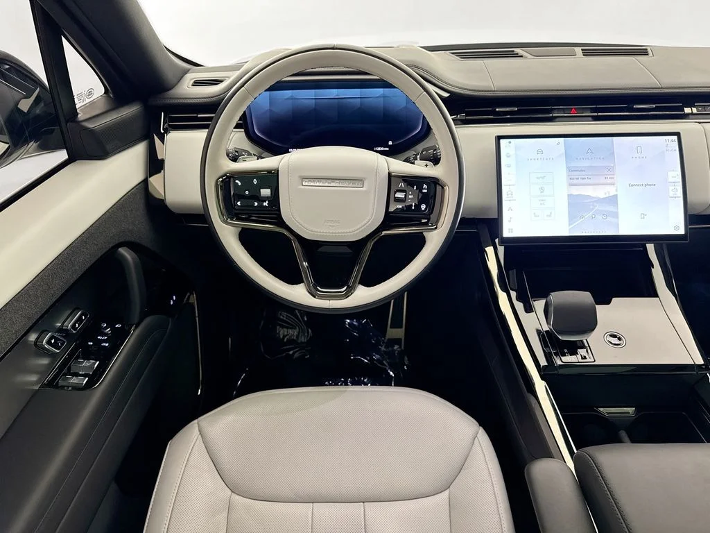 Certified Used 2025 White Land Rover Dynamic SE image 23
