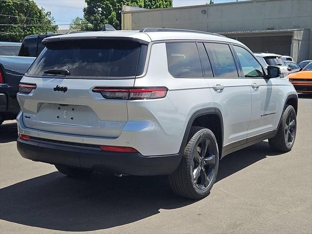 New 2026 Silver Zynith Exterior Paint Jeep Limited image 7