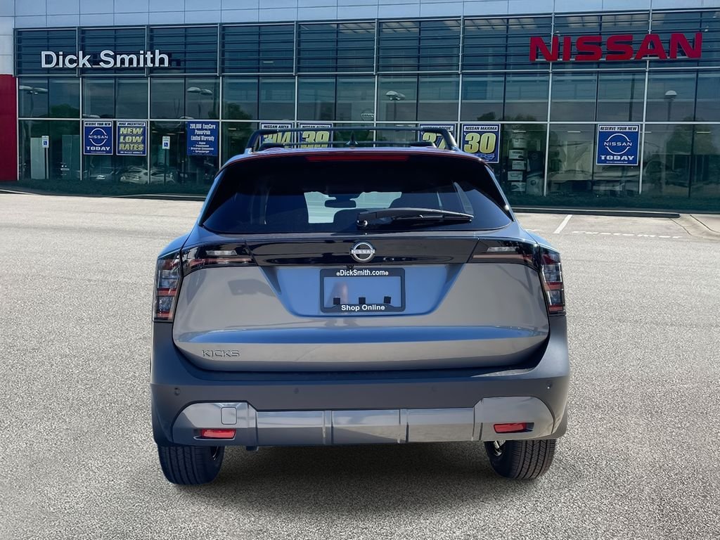 New 2026 Gun Metallic / Scarlet Ember Tintcoat Two-tone Nissan SV image 5