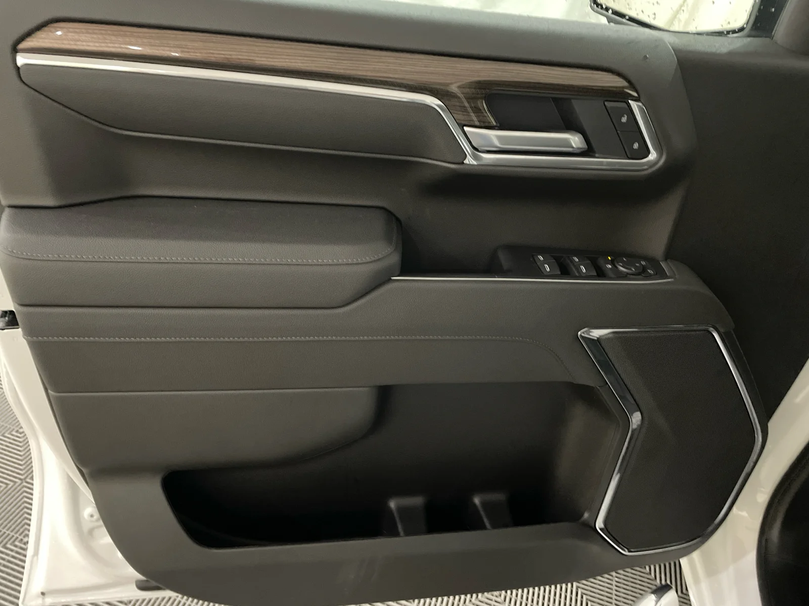 2026 Chevrolet Silverado 1500 LT - Photo 10