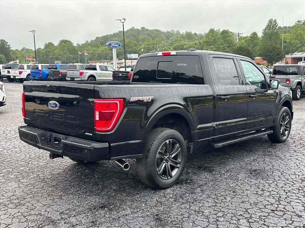 Used 2022 Black Ford XLT image 8