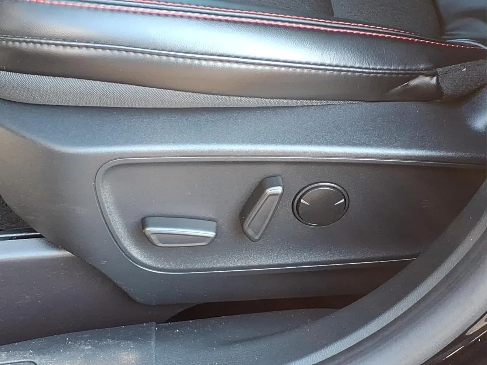 Used 2025 Agate Black Metallic Ford ST-Line Select image 17