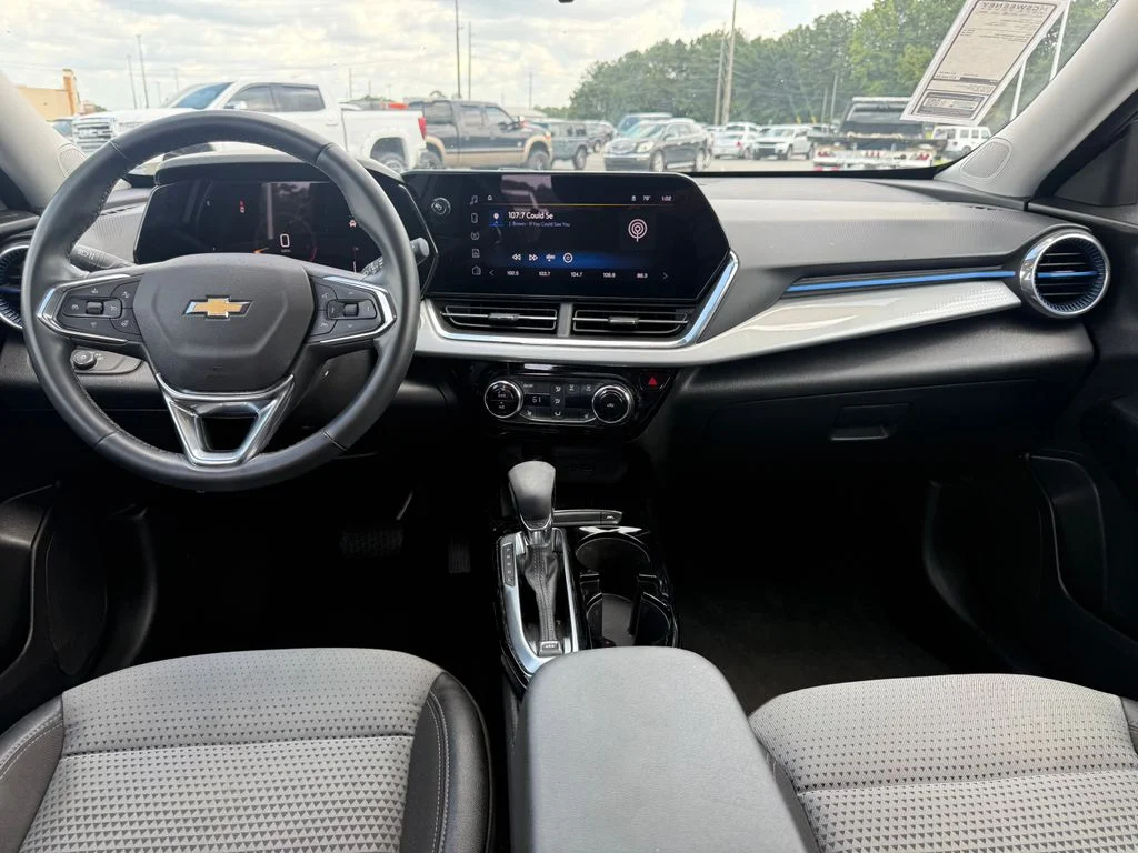 Used 2025 Gray Chevrolet LT image 7