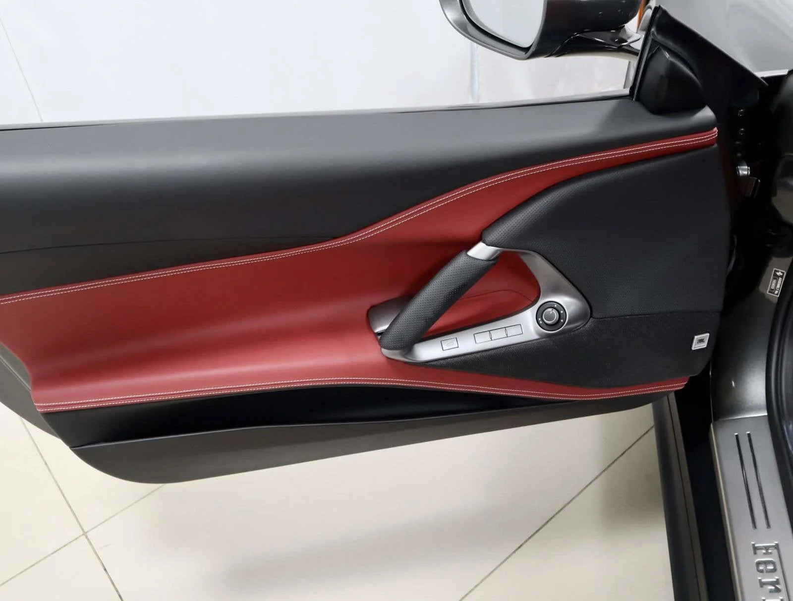 Certified Used 2018 Nero Ferrari  image 58
