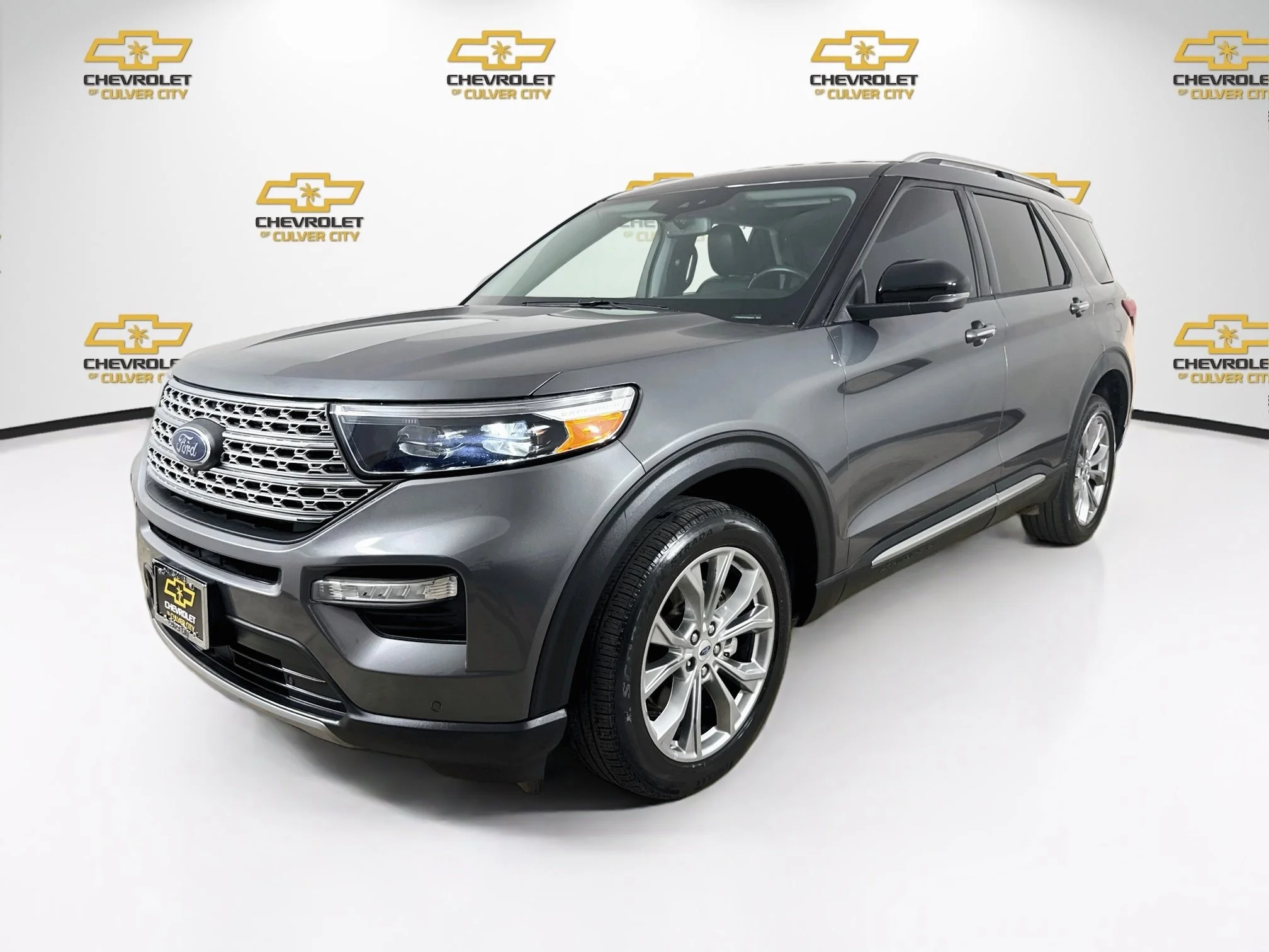 Used 2023 Gray Ford Limited image 3