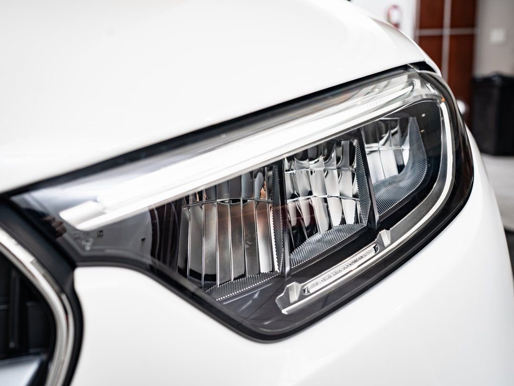 Used 2025 Polar White Mercedes-Benz GLC 300 image 15