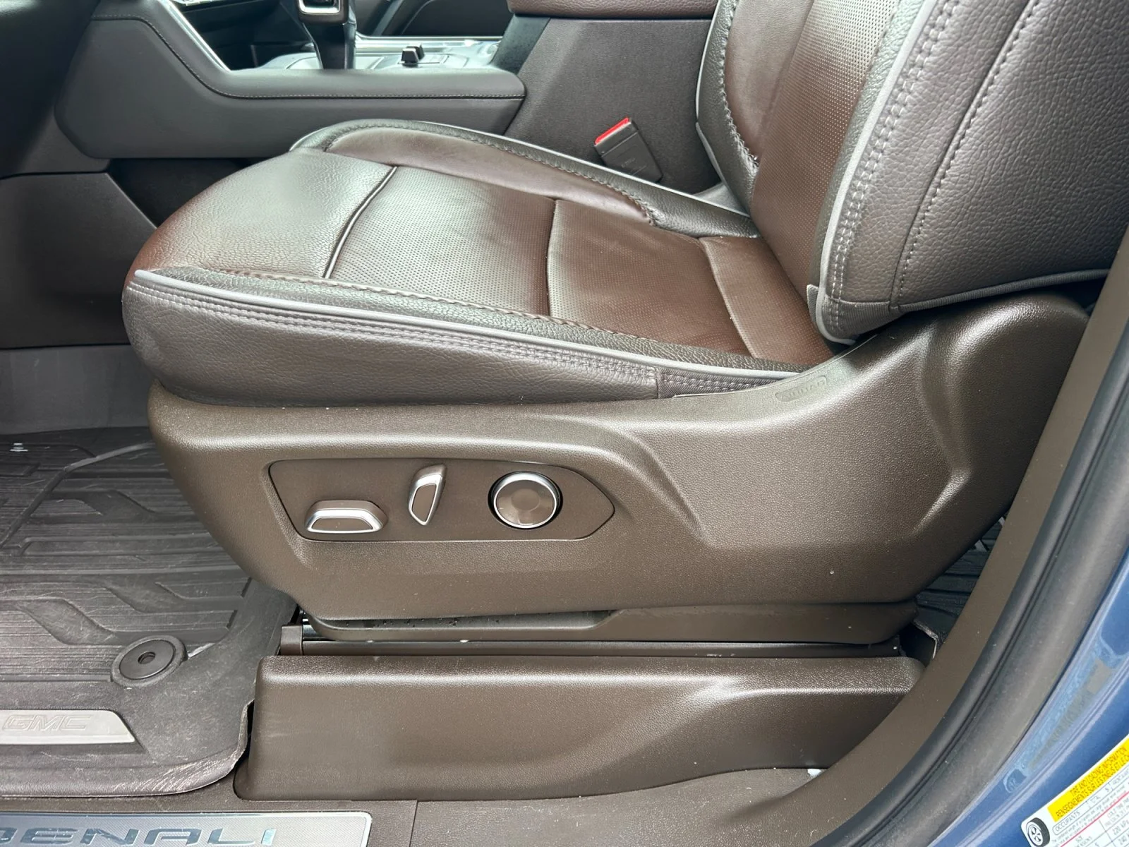 Used 2025 Blue GMC Denali Crew Cab image 15