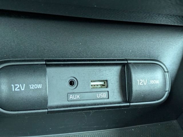 Used 2018 White Kia Plus image 21