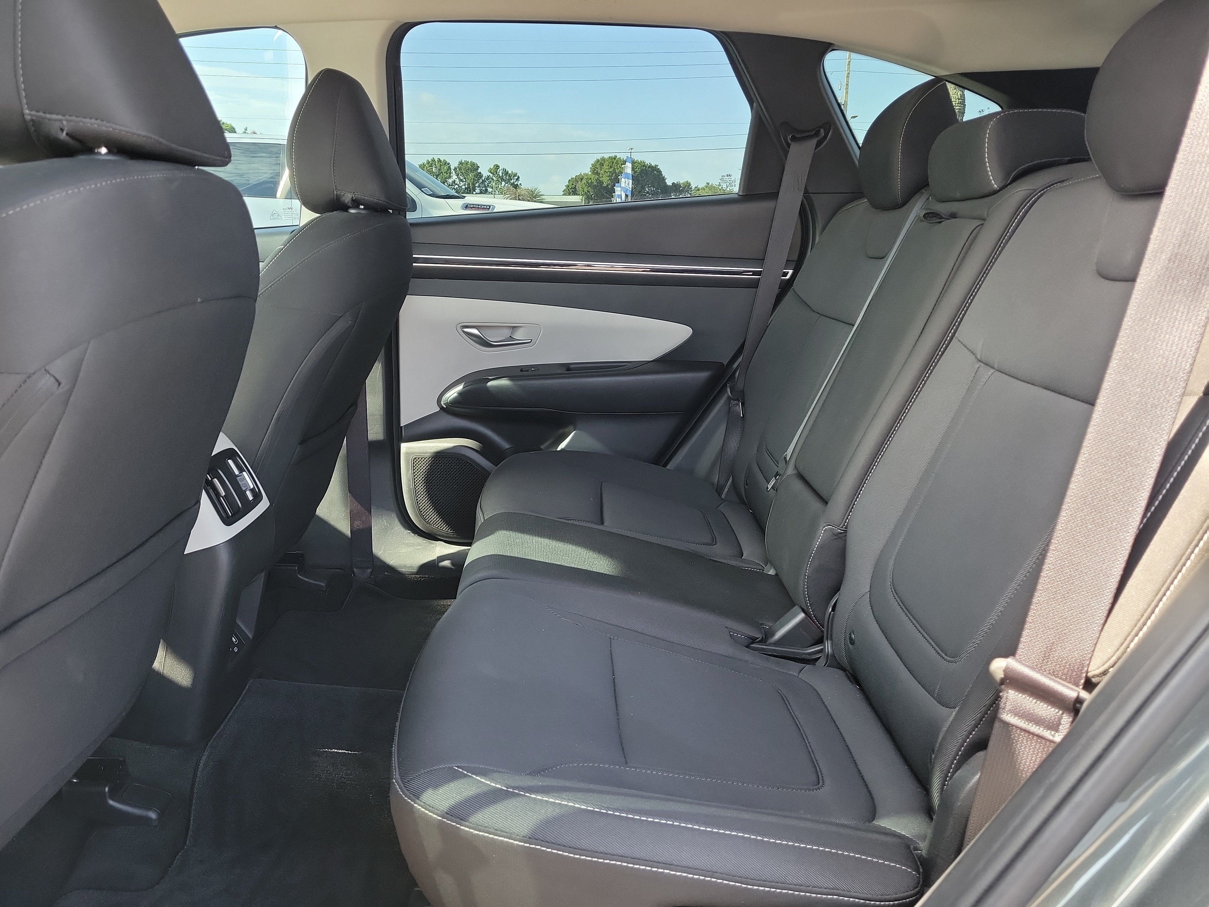Used 2022 Amazon Gray Hyundai SEL image 15