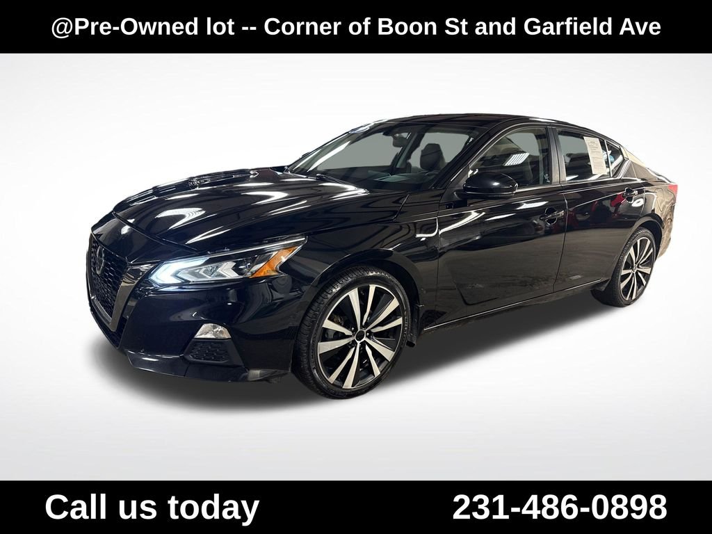 Used 2020 Black Nissan 2.5 SR image 1