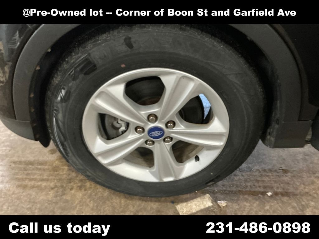 Used 2013 Black Ford SE image 11